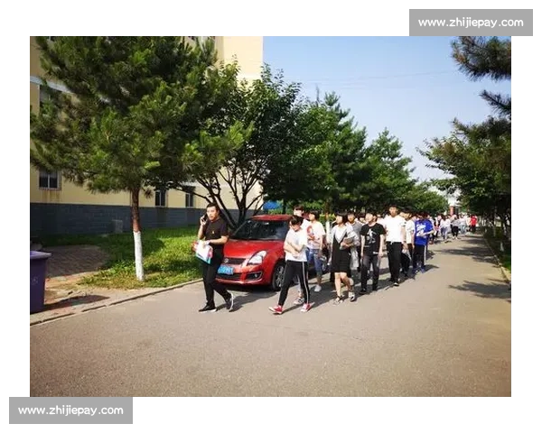 泳坛传奇诞生记：从汗水到荣耀见证冠军的辉煌瞬间